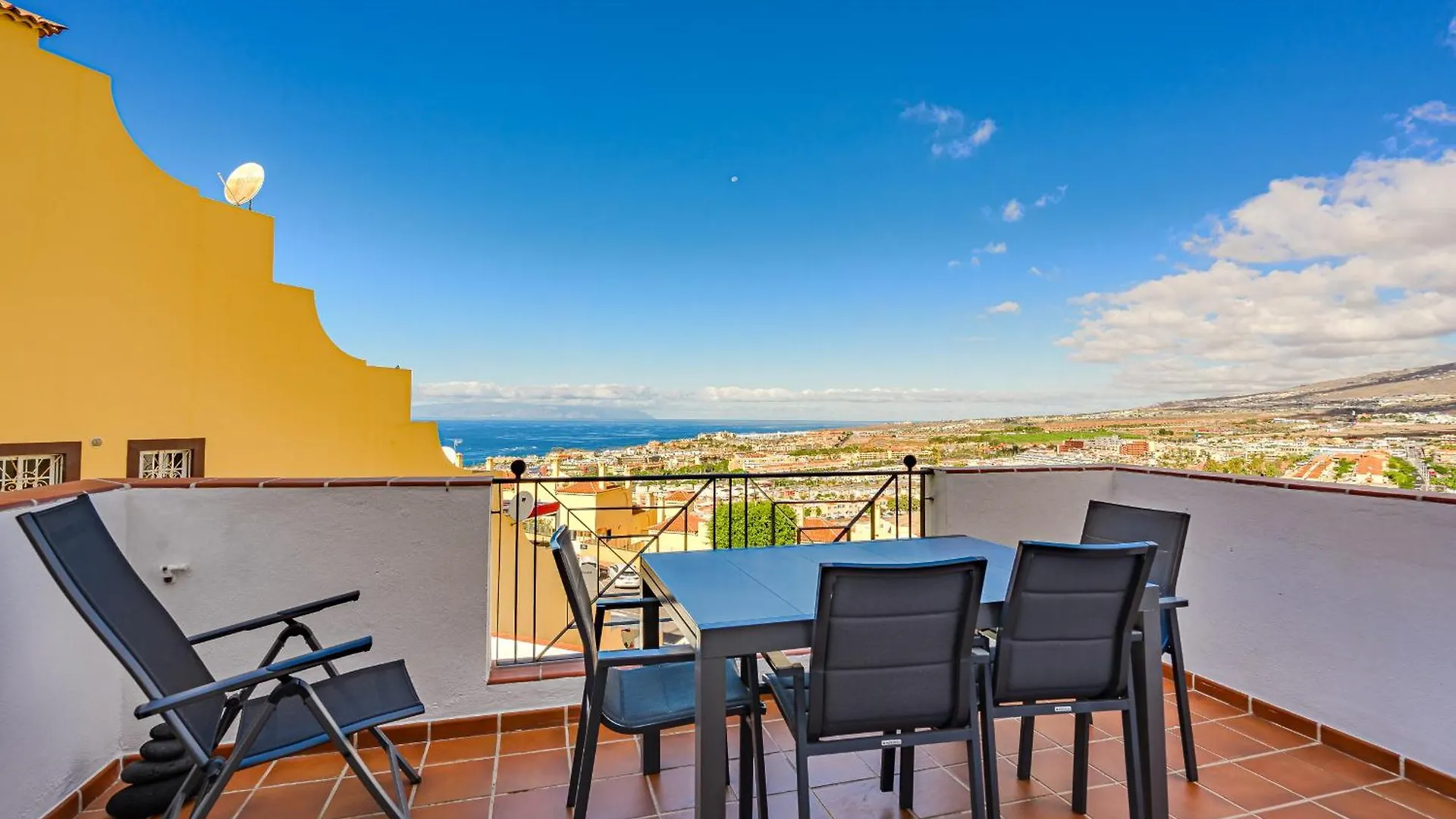 Apartment In Balcon Del Atlantico Адехе